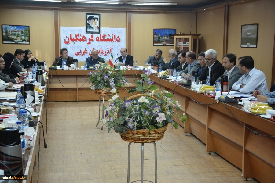 محمدی مدیر کل آموزش و پرورش استان آذربایجان غربی :

می توان از ظرفیت دانشگاه فرهنگیان و کانون پرورش فکری کودکان و نوجوانان در موضوع پیشگیری از آسیبهای اجتماعی استفاده کرد. 2