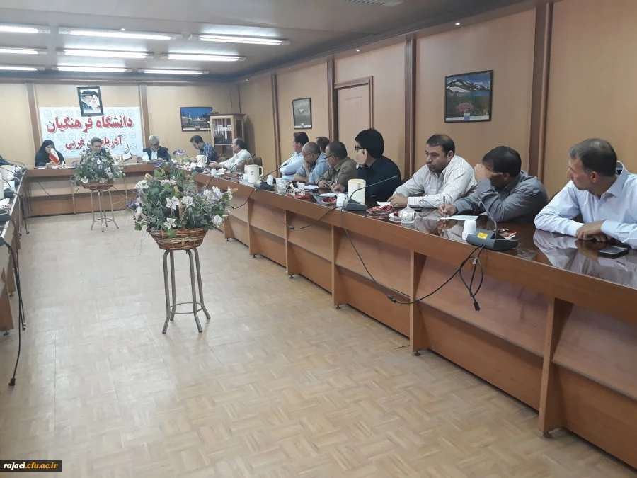 آقای گرامی معاون امور همکاریهای علمی و بین الملل دانشگاه فرهنگیان کشور در جلسه توجیهی آزمون اصلح:
ما موظف هستیم معلمانی را پرورش دهیم تا هویت معلمی را داشته باشند.
 3