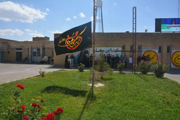 اهتزار پرچم عزاداری سرور و سالار شهیدان امام حسین (ع) در پردیس شهید رجایی ارومیه 2