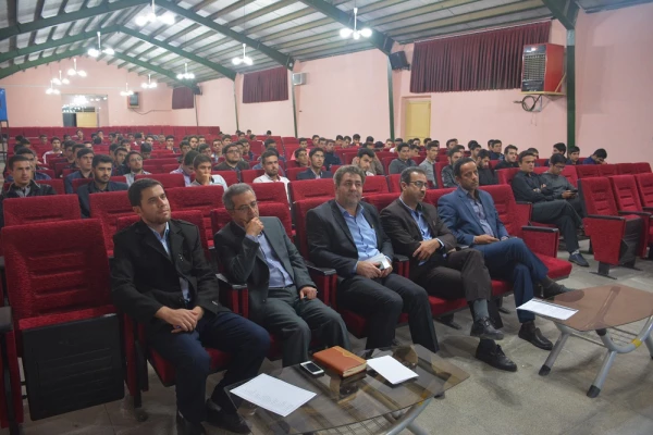 جلسه پرسش و پاسخ سرپرست، معاونین و کارشناسان پردیس شهید رجایی ارومیه با دانشجو معلمان  پردیس شهید رجایی برگزار شد. 2