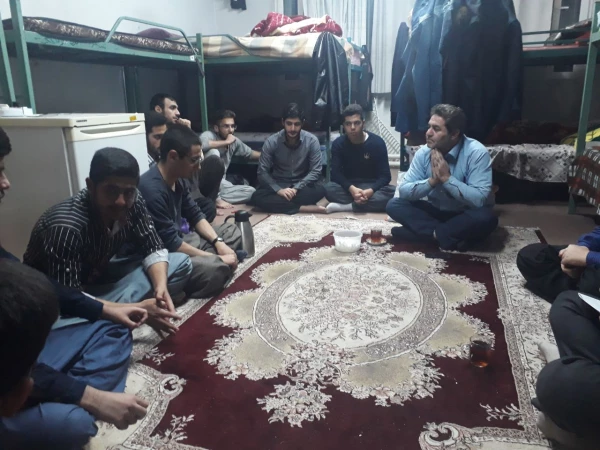 در سرای دانشجویی پردیس شهید رجایی ارومیه

گفتگوی صمیمی دکتر محمودلو سرپرست امور پردیس های آذربایجان غربی با دانشجو معلمان