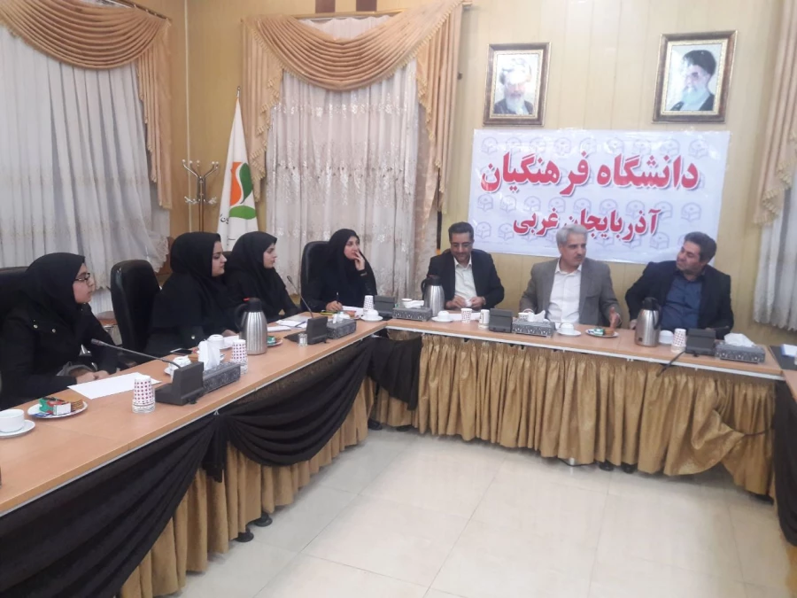 با حضور دکتر آقاخانی مدیر کل برنامه ریزی، خدمات و رفاه دانشجویی سازمان مرکزی

جلسه شورای صنفی دانشجویان استان برگزار گردید
 4