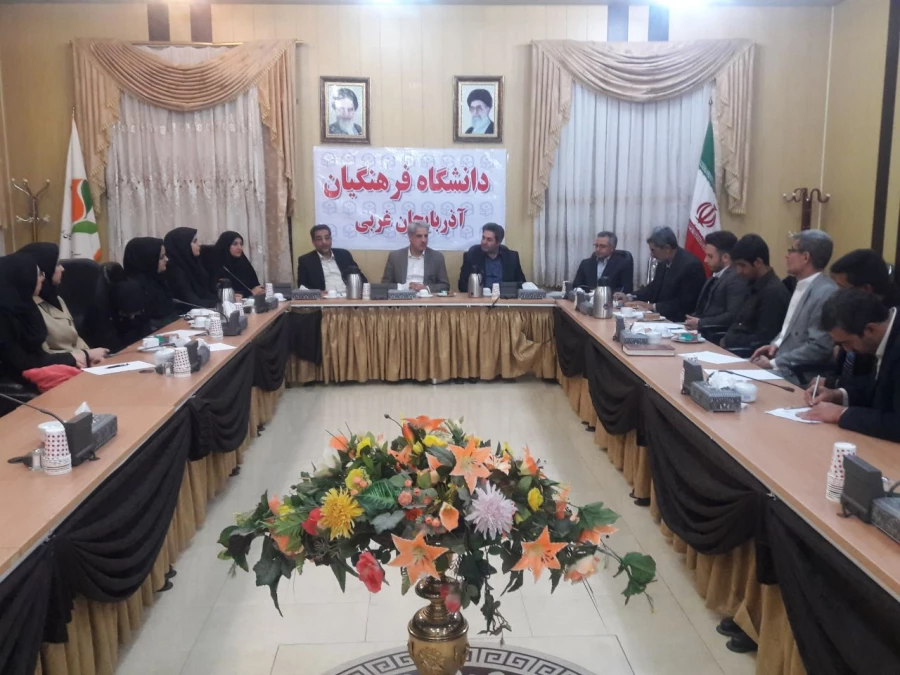 با حضور دکتر آقاخانی مدیر کل برنامه ریزی، خدمات و رفاه دانشجویی سازمان مرکزی

جلسه شورای صنفی دانشجویان استان برگزار گردید
 6