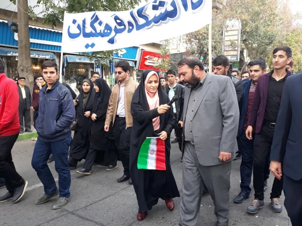 حضور گسترده اساتیدف کارکنان و دانشجویان پردیس شهید رجایی ارومیه در راهپیمایی ضد استکباری یوم الله 13 آبان 3