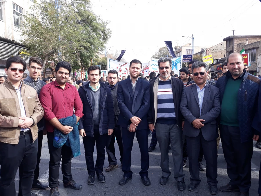 حضور گسترده اساتیدف کارکنان و دانشجویان پردیس شهید رجایی ارومیه در راهپیمایی ضد استکباری یوم الله 13 آبان 5