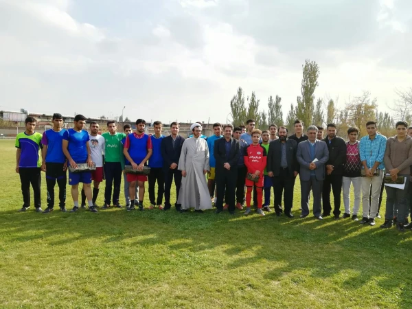 با حضور دکتر محمودلو سرپرست امور پردیس های استان آذربایجان غربی

مراسم اختتامیه مسابقات فوتبال دانشجو معلمان پردیس شهید رجایی ارومیه  3