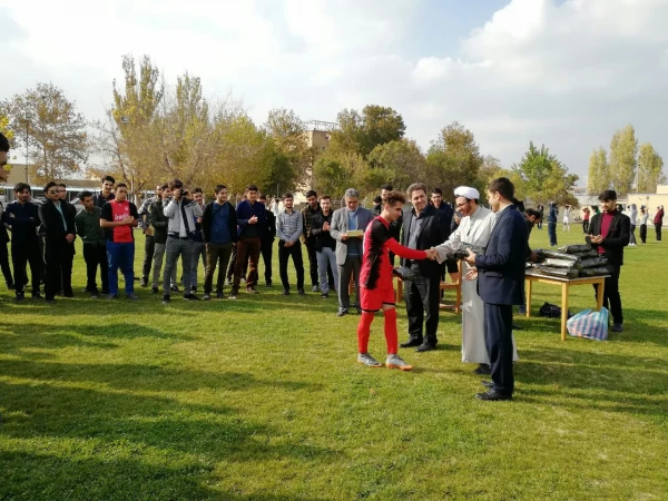 با حضور دکتر محمودلو سرپرست امور پردیس های استان آذربایجان غربی

مراسم اختتامیه مسابقات فوتبال دانشجو معلمان پردیس شهید رجایی ارومیه  4