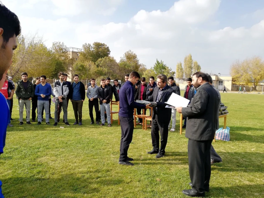 با حضور دکتر محمودلو سرپرست امور پردیس های استان آذربایجان غربی

مراسم اختتامیه مسابقات فوتبال دانشجو معلمان پردیس شهید رجایی ارومیه  5