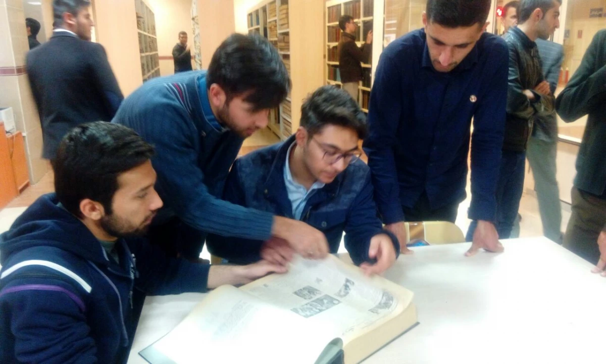 به مناسبت گرامیداشت هفته کتاب و کتابخوانی

بازدید دانشجویان از کتابخانه مرکزی ارومیه 3