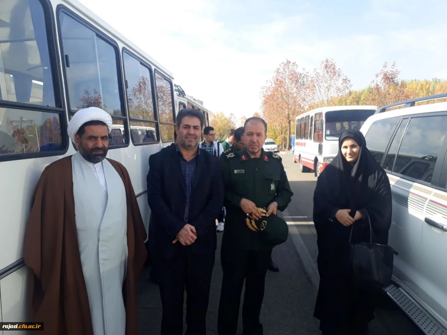 در سالروز تشکیل بسیج دانشجویی به فرمان حضرت امام خمینی (ره) و گرامیداشت هفته بسیج 

مراسم شکوه هجرت در راستای تجلیل از گروه های جهادی برگزار شد 2