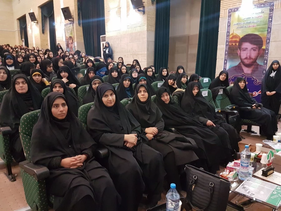 در سالروز تشکیل بسیج دانشجویی به فرمان حضرت امام خمینی (ره) و گرامیداشت هفته بسیج 

مراسم شکوه هجرت در راستای تجلیل از گروه های جهادی برگزار شد 2