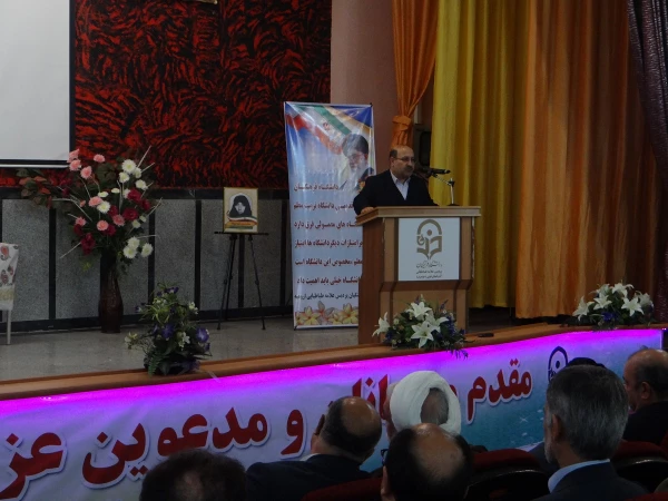 باحضور مسئولین و مدیران ارشد، پیشکسوتان و روسای سابق مراکز تربیت معلم و دانشگاه فرهنگیان استان

مراسم نکوداشت یکصد سال تلاش و پویایی تربیت معلم در دانشگاه فرهنگیان استان آذربایجان غربی برگزار شد
 3