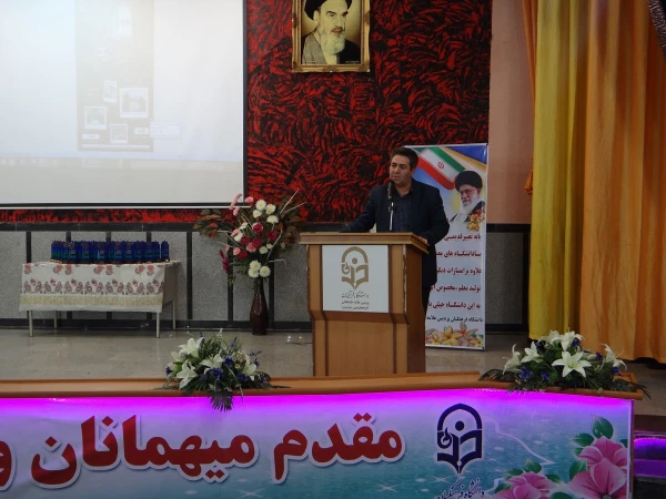 باحضور مسئولین و مدیران ارشد، پیشکسوتان و روسای سابق مراکز تربیت معلم و دانشگاه فرهنگیان استان

مراسم نکوداشت یکصد سال تلاش و پویایی تربیت معلم در دانشگاه فرهنگیان استان آذربایجان غربی برگزار شد
 6