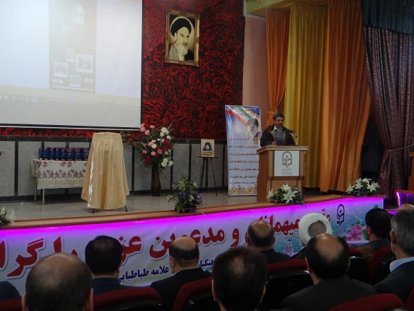 باحضور مسئولین و مدیران ارشد، پیشکسوتان و روسای سابق مراکز تربیت معلم و دانشگاه فرهنگیان استان

مراسم نکوداشت یکصد سال تلاش و پویایی تربیت معلم در دانشگاه فرهنگیان استان آذربایجان غربی برگزار شد
 7