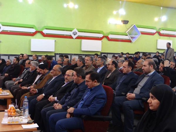 باحضور مسئولین و مدیران ارشد، پیشکسوتان و روسای سابق مراکز تربیت معلم و دانشگاه فرهنگیان استان

مراسم نکوداشت یکصد سال تلاش و پویایی تربیت معلم در دانشگاه فرهنگیان استان آذربایجان غربی برگزار شد
 9