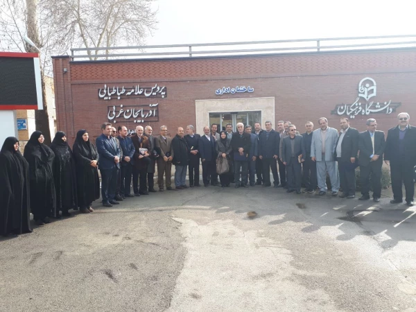 باحضور مسئولین و مدیران ارشد، پیشکسوتان و روسای سابق مراکز تربیت معلم و دانشگاه فرهنگیان استان

مراسم نکوداشت یکصد سال تلاش و پویایی تربیت معلم در دانشگاه فرهنگیان استان آذربایجان غربی برگزار شد