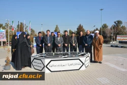 با حضور مسئولان،اساتید و کارکنان دانشگاه فرهنگیان استان آذربایجان غربی

آئین غبارروبی و عطرافشانی قبور مطهر شهدای ارومیه برگزار شد