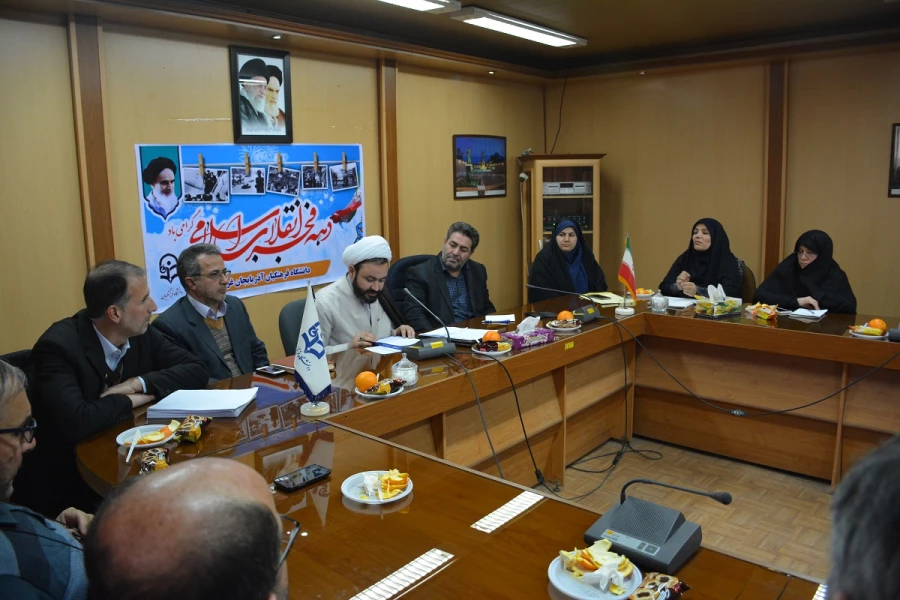 با حضور اساتید و کارکنان پردیس های دانشگاه فرهنگیان استان

مراسم گرامیداشت  چهلمین بهار انقلاب شکوهمند اسلامی برگزار شد 5