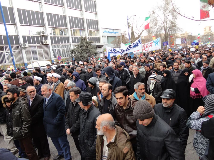 شرکت گسترده مسئولین، اساتید و کارکنان پردیس شهید رجایی ارومیه در راهپیمایی 22 بهمن سال 97