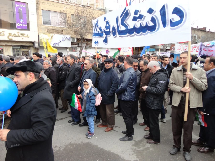 شرکت گسترده مسئولین، اساتید و کارکنان پردیس شهید رجایی ارومیه در راهپیمایی 22 بهمن سال 97 4