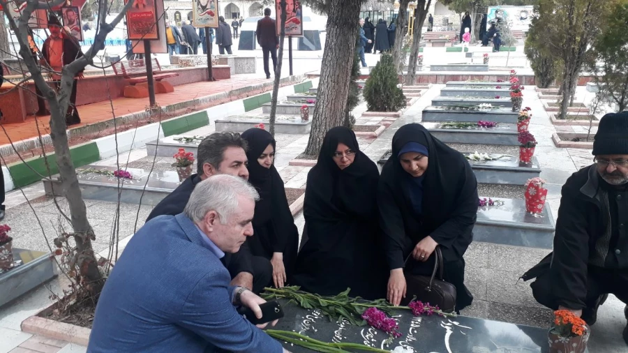 به مناسبت روز شهدا

تجدید عهد و پیمان مدیریت، اساتید و کارکنان دانشگاه فرهنگیان استان با شهدا
 3