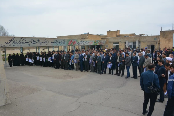 دانشجویان، اساتید وکارکنان دانشگاه فرهنگیان آذربایجان غربی در تجمع اعتراضی خود اقدام نابخردانه و وقیحانه آمریکا را در اعلام نام سپاه پاسداران انقلاب اسلامی در ردیف گروه های تروریستی محکوم نمودند 6