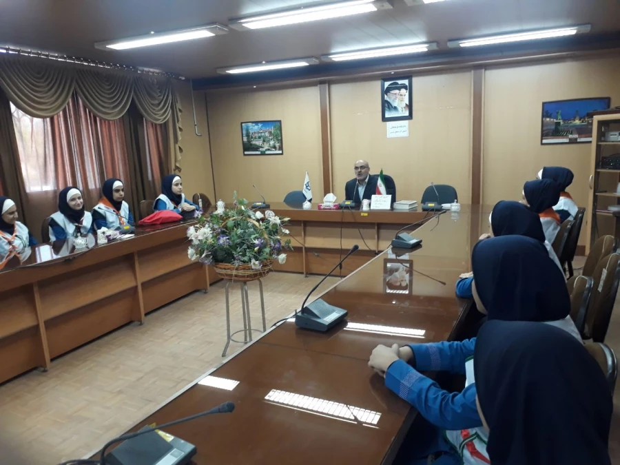 به  مناسبت دهه ی گرامیداشت سرآمدی آموزش جمعی از دانش آموزان دبیرستان سارای ارومیه  از بخشهای مختلف پردیس شهید رجایی ارومیه بازدید نمودند 4