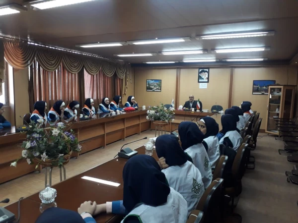 به  مناسبت دهه ی گرامیداشت سرآمدی آموزش جمعی از دانش آموزان دبیرستان سارای ارومیه  از بخشهای مختلف پردیس شهید رجایی ارومیه بازدید نمودند