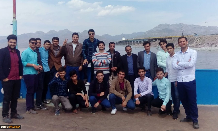 بمناسبت گرامیداشت دهه ی سرآمدی آموزش و به همت گروه علوم پایه

بازدید دانشجویان پردیس شهید رجایی آذربایجان غربی از پارک ملی دریاچه ارومیه و باغ وحش