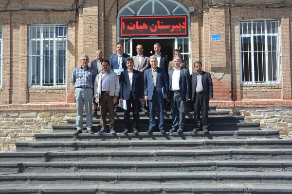 بمناسبت گرامیداشت دهه ی سرآمدی آموزش و روز کارورزی

تجلیل از مدیران و معلمان راهنمای مدارس مجری طرح کارورزی با حضور معاونین و کارشناسان دانشگاه فرهنگیان و آموزش و پرورش استان آذربایجان غربی در مدارس