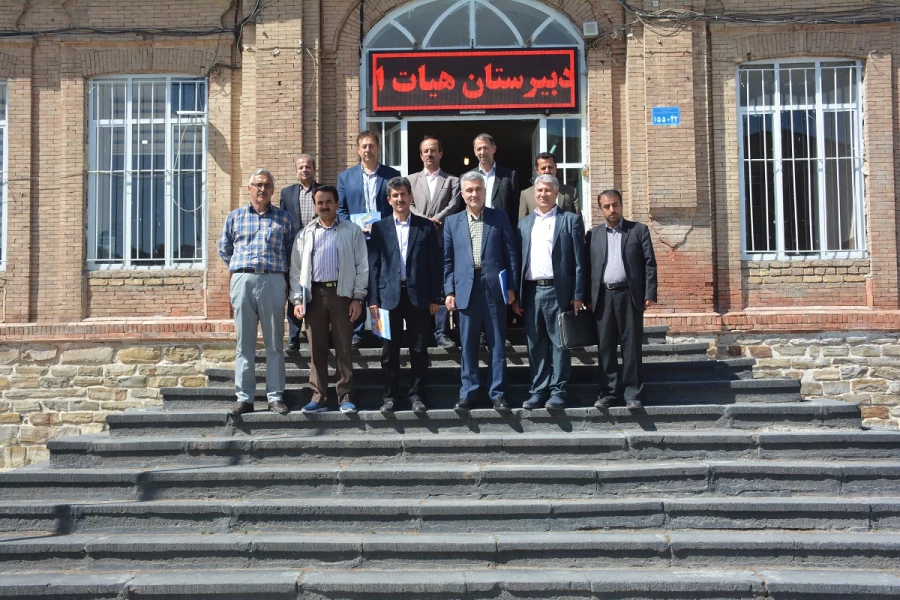 بمناسبت گرامیداشت دهه ی سرآمدی آموزش و روز کارورزی

تجلیل از مدیران و معلمان راهنمای مدارس مجری طرح کارورزی با حضور معاونین و کارشناسان دانشگاه فرهنگیان و آموزش و پرورش استان آذربایجان غربی در مدارس