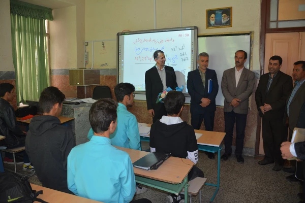 بمناسبت گرامیداشت دهه ی سرآمدی آموزش و روز کارورزی

تجلیل از مدیران و معلمان راهنمای مدارس مجری طرح کارورزی با حضور معاونین و کارشناسان دانشگاه فرهنگیان و آموزش و پرورش استان آذربایجان غربی در مدارس
 4