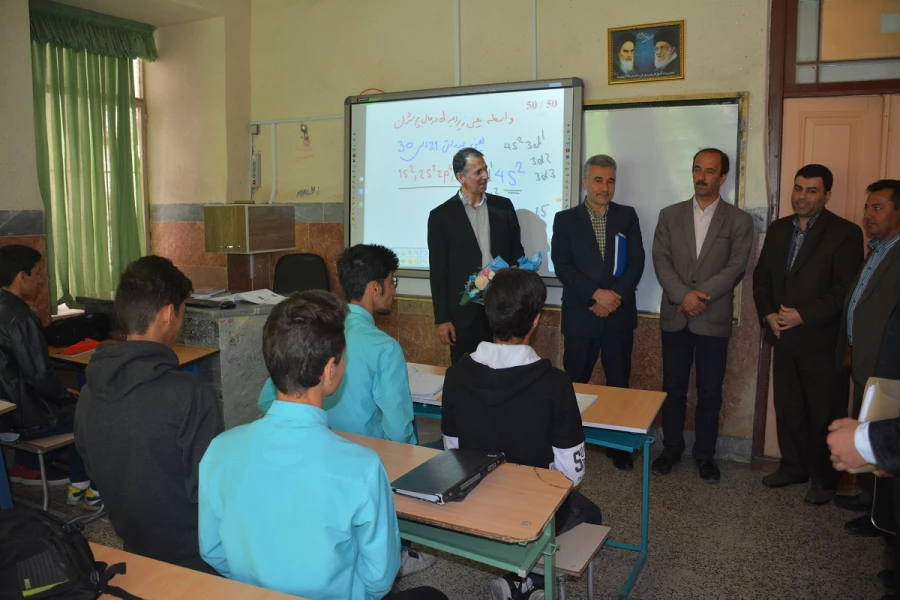 بمناسبت گرامیداشت دهه ی سرآمدی آموزش و روز کارورزی

تجلیل از مدیران و معلمان راهنمای مدارس مجری طرح کارورزی با حضور معاونین و کارشناسان دانشگاه فرهنگیان و آموزش و پرورش استان آذربایجان غربی در مدارس
 4