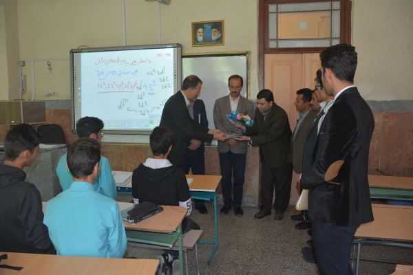 بمناسبت گرامیداشت دهه ی سرآمدی آموزش و روز کارورزی

تجلیل از مدیران و معلمان راهنمای مدارس مجری طرح کارورزی با حضور معاونین و کارشناسان دانشگاه فرهنگیان و آموزش و پرورش استان آذربایجان غربی در مدارس
 5