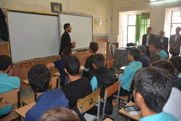 بمناسبت گرامیداشت دهه ی سرآمدی آموزش و روز کارورزی

تجلیل از مدیران و معلمان راهنمای مدارس مجری طرح کارورزی با حضور معاونین و کارشناسان دانشگاه فرهنگیان و آموزش و پرورش استان آذربایجان غربی در مدارس
 6