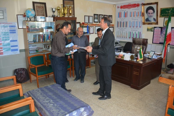 بمناسبت گرامیداشت دهه ی سرآمدی آموزش و روز کارورزی

تجلیل از مدیران و معلمان راهنمای مدارس مجری طرح کارورزی با حضور معاونین و کارشناسان دانشگاه فرهنگیان و آموزش و پرورش استان آذربایجان غربی در مدارس
 7