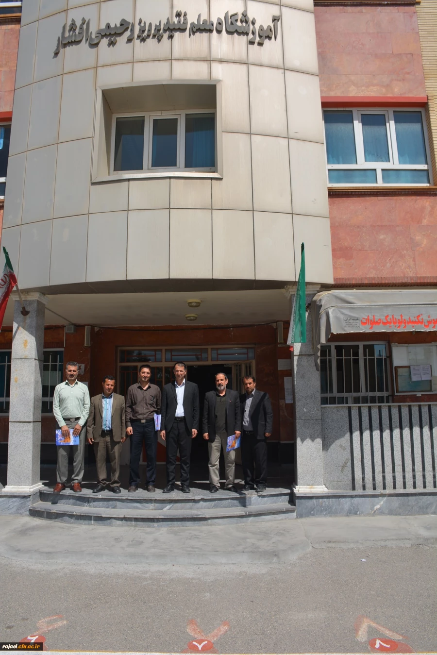 بمناسبت گرامیداشت دهه ی سرآمدی آموزش و روز کارورزی

تجلیل از مدیران و معلمان راهنمای مدارس مجری طرح کارورزی با حضور معاونین و کارشناسان دانشگاه فرهنگیان و آموزش و پرورش استان آذربایجان غربی در مدارس
 9