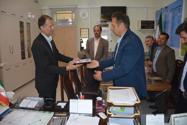 بمناسبت گرامیداشت دهه ی سرآمدی آموزش و روز کارورزی

تجلیل از مدیران و معلمان راهنمای مدارس مجری طرح کارورزی با حضور معاونین و کارشناسان دانشگاه فرهنگیان و آموزش و پرورش استان آذربایجان غربی در مدارس
 10