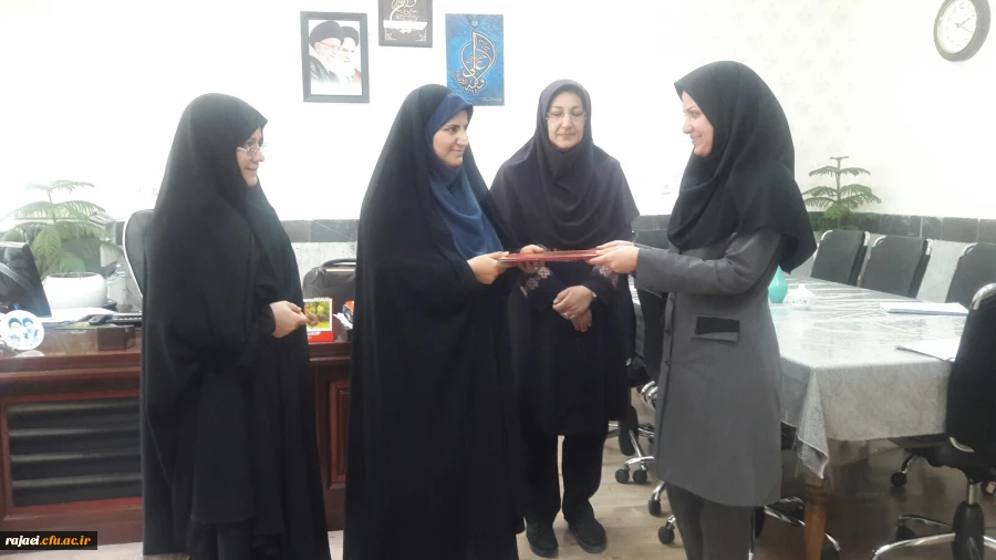 به مناسبت گرامیداشت روز ارتباطات و روابط عمومی

از رابطین روابط عمومی پردیس های شهید رجایی ارومیه و علامه طباطبایی خواهران با اهدای لوح تجلیل به عمل آمد
 2