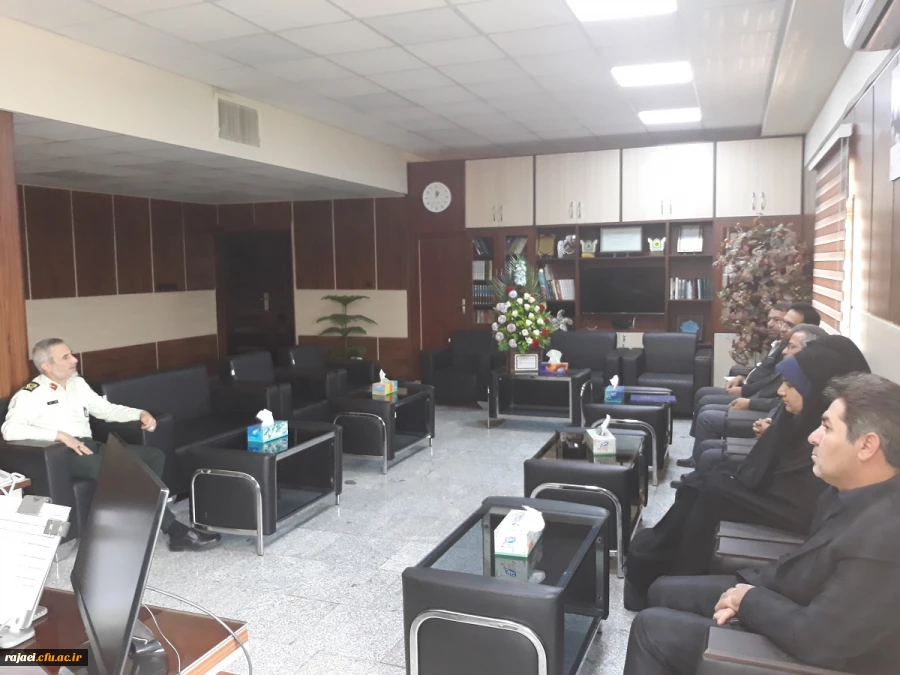 در راستای همکاریهای بین سازمانی و با حضور سرپرست دانشگاه فرهنگیان  و فرمانده انتظامی استان آذربایجان غربی :
تفاهمنامه همکاریهای دوجانبه دانشگاه فرهنگیان استان آذربایجان غربی و فرماندهی انتظامی استان آذربایجان غربی مبادله گردید. 3