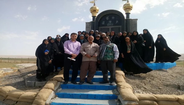 حضور دانشجویان دانشگاه فرهنگیان استان آذربایجان غربی در مراسم قرائت دعای عرفه در منطقه تمرچین پیرانشهر