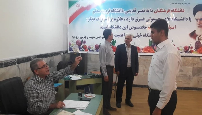 بازدید رئیس اداره ارزیابی عملکرد و پاسخگویی به شکایات اداره کل آموزش و پرورش استان آذربایجان غربی از جریان مصاحبه معرفی شدگان آزمون سراسری  5