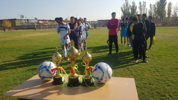 برگزاری نیمه نهایی و فینال مسابقات فوتبال گرامیداشت هفته تربیت بدنی 2