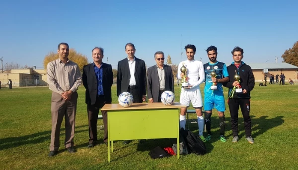 برگزاری نیمه نهایی و فینال مسابقات فوتبال گرامیداشت هفته تربیت بدنی 3