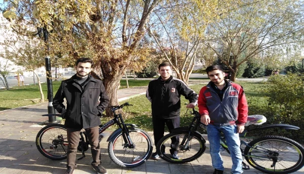 حضور دانشجویان پردیس شهید رجایی در همایش پیاده روی صبحگاهی گرامیداشت هفته بسیج 3