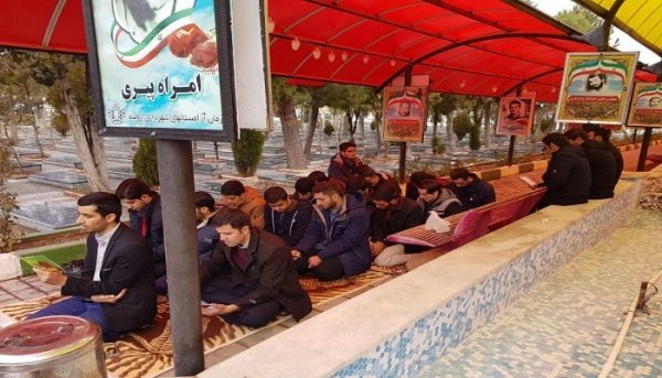 غبارروبی مزارمطهر  شهدا توسط جمعی از دانشجویان پردیس شهید رجایی آذربایجان غربی 4