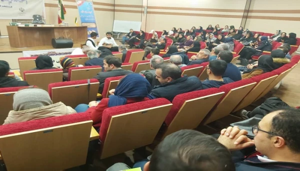 با حضور جمعی از دانشجو معلمان پردیس شهید رجایی آذربایجان غربی نشست علمی – تخصصی مثنوی شناسی برگزار شد 