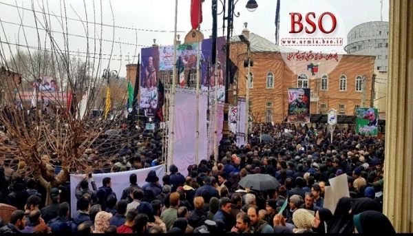 حضور جمعی از کارکنان پردیس شهید رجایی در مراسم سوگواری خیابانی مردم شهید پرور ارومیه بمناسبت شهادت سردار سرافراز اسلام سپهبد حاج قاسم سلیمانی و همرزمان ایشان 4