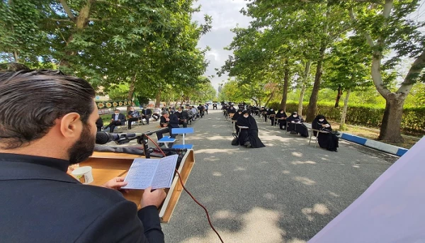 مراسم عزاداری سرور و سالار شهیدان امام حسین (ع) و یاران باوفایش با حضور مسئولین، اساتید، کارکنان و جمعی از دانشجویان در محوطه دانشگاه فرهنگیان استان آذربایجان غربی برگزار شد 2