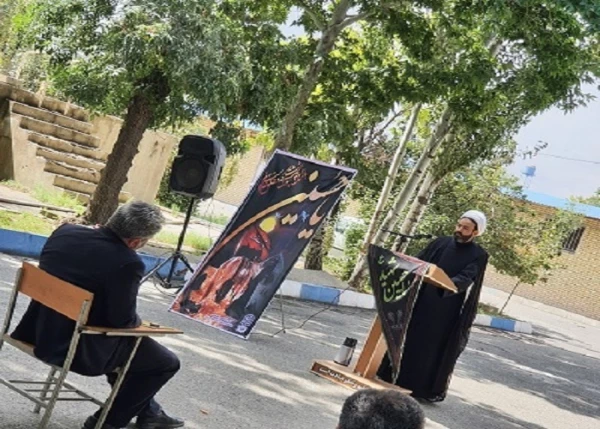 مراسم عزاداری سرور و سالار شهیدان امام حسین (ع) و یاران باوفایش با حضور مسئولین، اساتید، کارکنان و جمعی از دانشجویان در محوطه دانشگاه فرهنگیان استان آذربایجان غربی برگزار شد 4